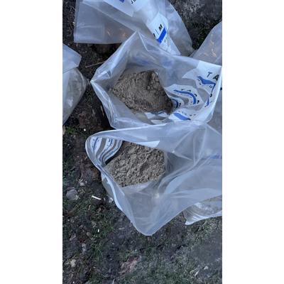 Wit zand in zakken, vul-/speelzand. 