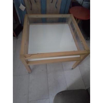 SALONTAFEL IKEA MET GLAZEN BLAD VIERKANT inclusief wielen