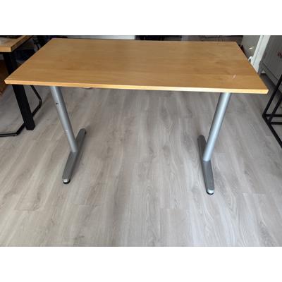 Bureau, verstelbaar en makkelijk mee te nemen 