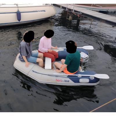 Rubberboot met toebehoren peddels en pomp