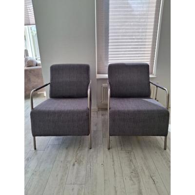 2 grijsblauwe stoelen