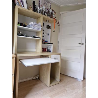 Bureautje met uitschuif plank