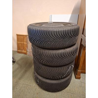 4 winterbanden op velg Peugeot 308