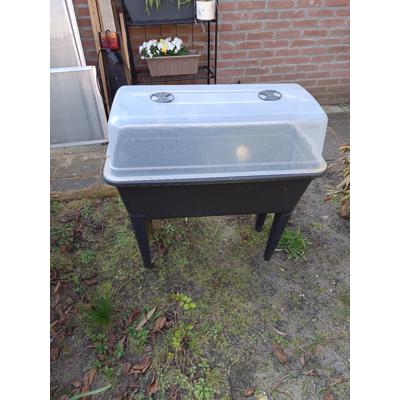 kweekbak op poten