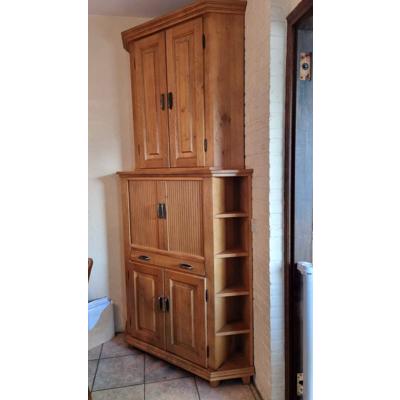 Mooie houten hoekkast (voor ordners, aquarium bijv)
