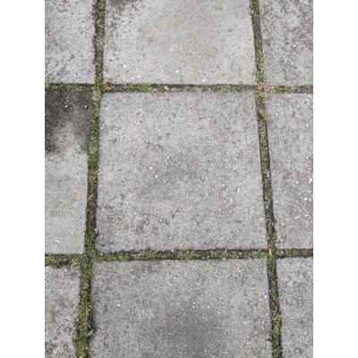 Grijze betontegels voor in de tuin! 