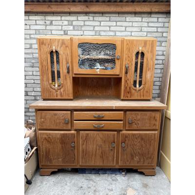 Vintage dressoir met vitrinekast