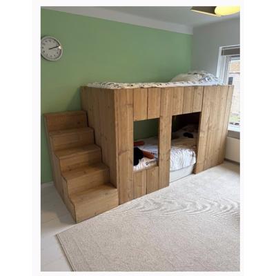 HalfHoogslaper hut met kast 