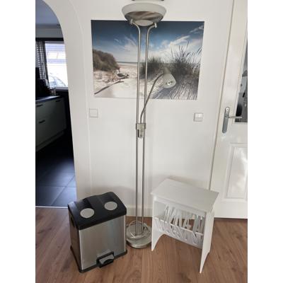 Stalamp/prullenbak/lektuurtafeltje /3 minder zitzakken