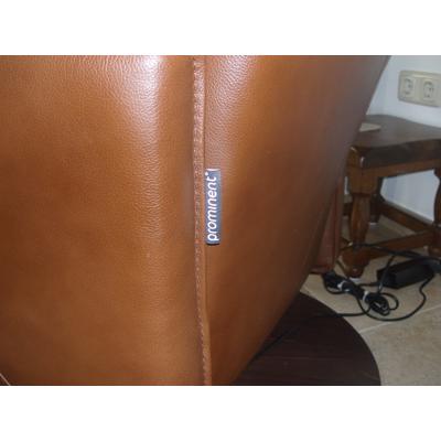 Prominent sta op stoel .