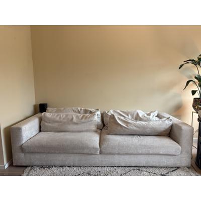 Goossens bank 1 jaar oud