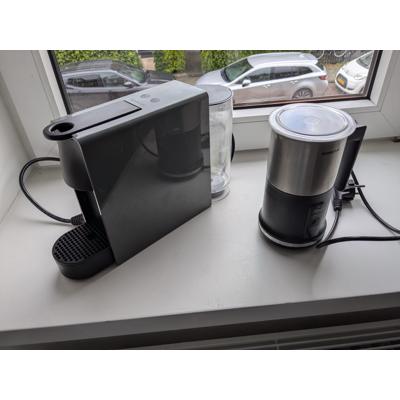 Nespresso machine + melk opschuimer