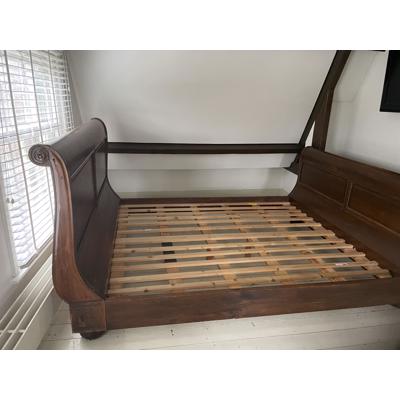 Prachtig, solide antiek houten bed 