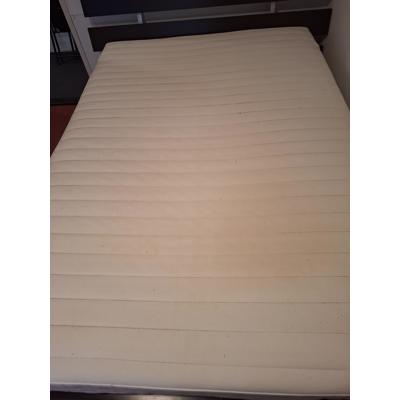 2 persoons bed evt met goed en schoon matras