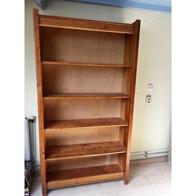 Goede degelijke boekenkast 