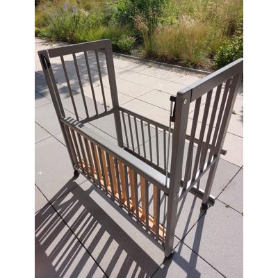 Co-sleeper met gebruikssporen 