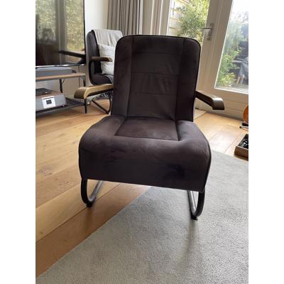 2 stuks fauteuil met houten leuning en stalen frame