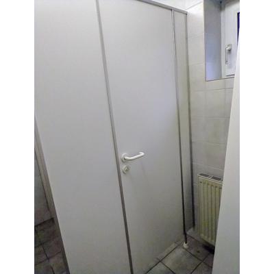 Twee deuren.met kozijnen, tussenwand, wc ruimte 