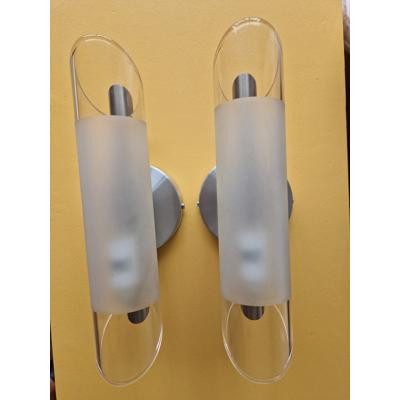 Twee matglazen wandlampen