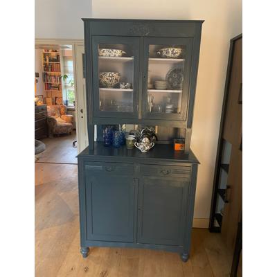 Servieskast in 2 delen. Blauw geverfd (verf wordt meegeleverd)