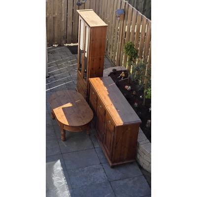 Dressoir, vitrinekast en salontafel