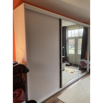 Grote witte inbouwkast ca 3m x 60cm 