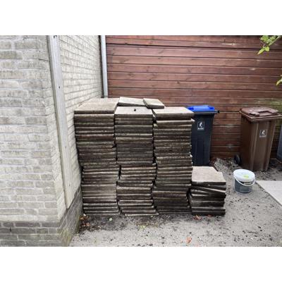 120 gebruikte lichte tegels 40 bij 40