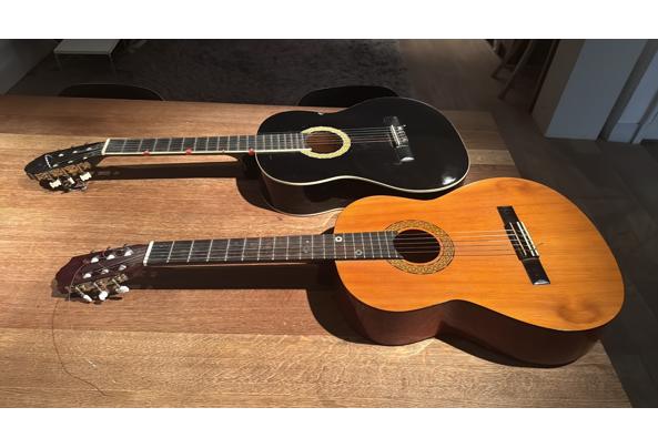 2 spaanse gitaren - IMG_9863 2 spaanse gitaren - IMG_9863