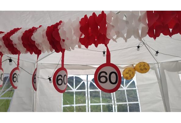 60 jaar slingers en versiering - IMG_20260906_115141172
