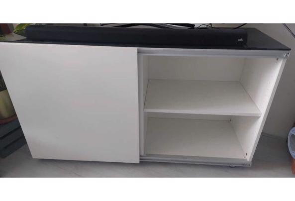 TV-meubel met schuifdeur en wieltjes - WhatsApp-Image-2026-07-26-at-11-04-32