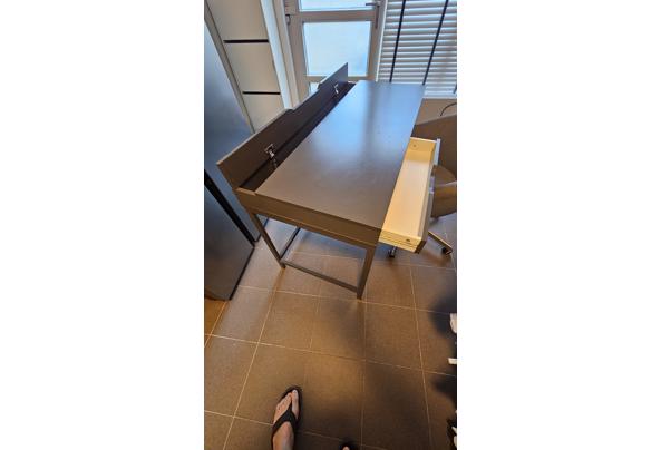 Ikea bureau met stoel grijs - 20240908_180517