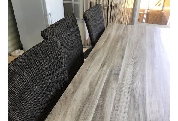 Tafel en 6 wickerstoelen - IMG_0357