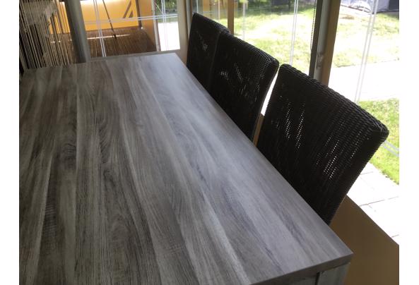 Tafel en 6 wickerstoelen - IMG_0359