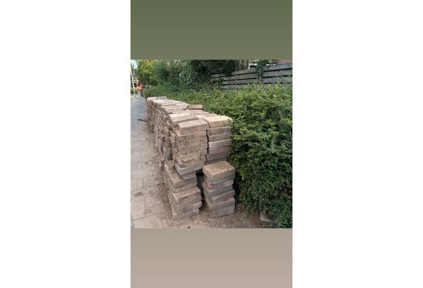 Gratis af te halen: een grote partij gebruikte klinkers. Ideaal voor het aanleggen van een terras, oprit of pad in de tuin. De klinkers zijn in goede staat en kunnen nog prima een ronde mee. Zelf ophalen en laden. - 2AD60A26-ABD4-4048-BA3C-32CA4D10D79C Gratis af te halen: een grote partij gebruikte klinkers. Ideaal voor het aanleggen van een terras, oprit of pad in de tuin. De klinkers zijn in goede staat en kunnen nog prima een ronde mee. Zelf ophalen en laden. - 2AD60A26-ABD4-4048-BA3C-32CA4D10D79C