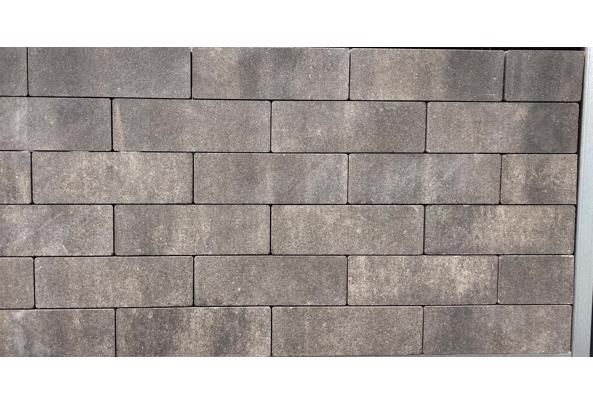 Grijs/ antraciet tegels 10x30x6 - 197d9b90-7b76-43ea-be52-94312976f49f