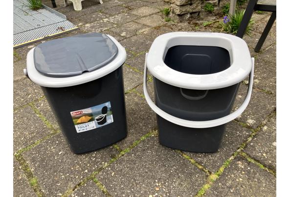 Twee toiletemmers - IMG_3535