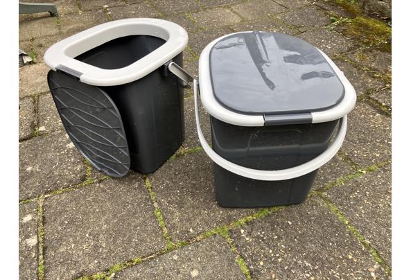Twee toiletemmers - IMG_3537