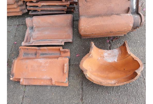 Dakpannen van ± 1930 voor reserve - 20260408_161632