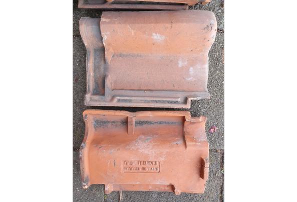 Dakpannen van ± 1930 voor reserve - 20260408_172345