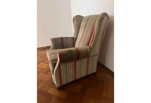 Comfortabele ouderwetse leesstoel - bbc5fc64-869c-421f-9e20-ce4afd9bde86