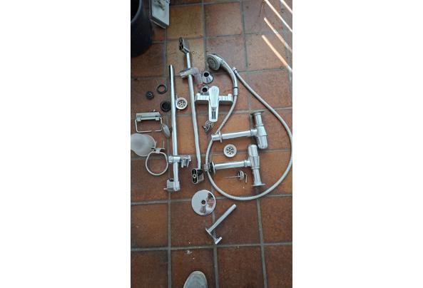 Diversen toebehoren sanitair - 17795439674814481210486633500195