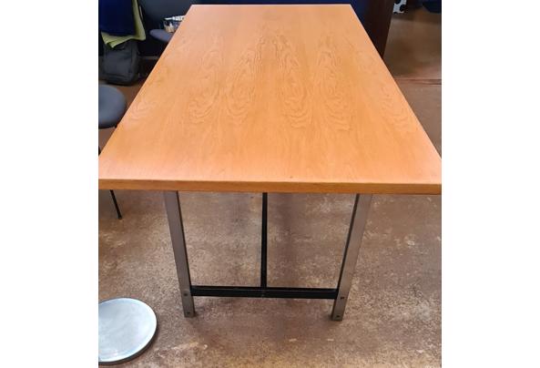 Eettafel staal onderstel afgezaagd blad - 20250829_131600