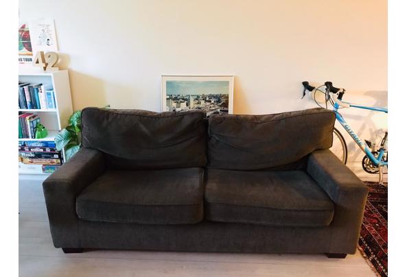 Bruine bank (driezits) met bijbehorende locker - WhatsApp-Image-2021-06-21-at-19-55-37