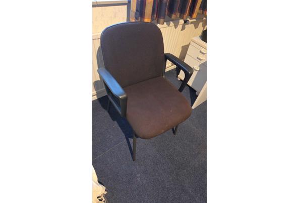 Zwarte stoel - IMG-20260415-WA0027