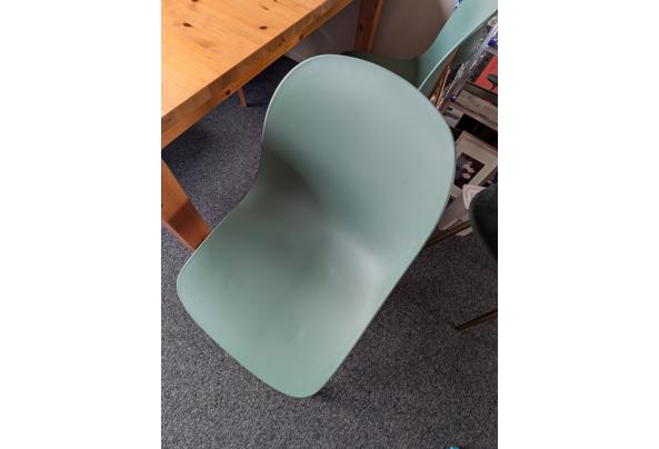 Tafel en 4 stoelen in goede staat - PXL_20260723_104117116-MP