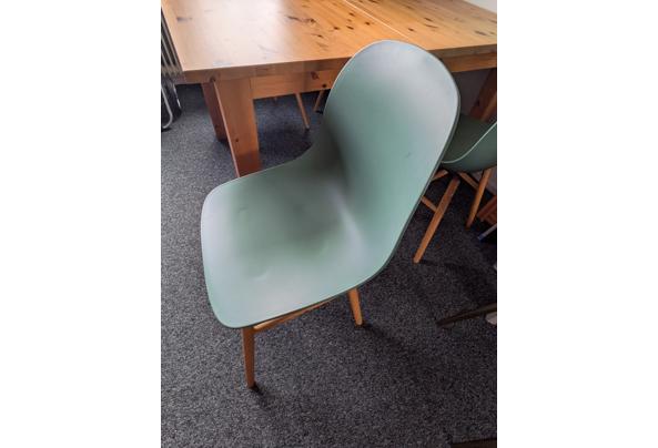 Tafel en 4 stoelen in goede staat - PXL_20260723_104123587