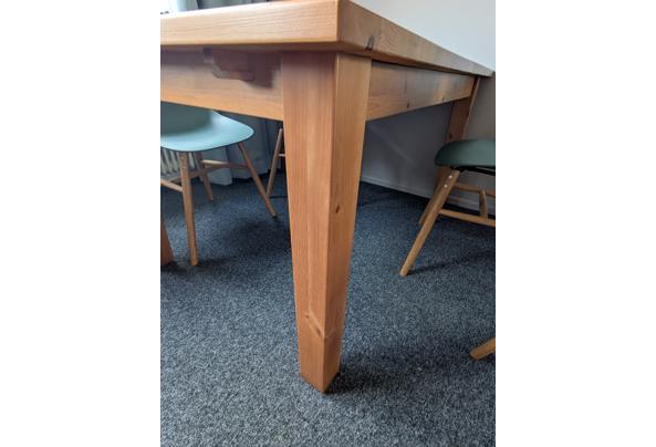 Tafel en 4 stoelen in goede staat - PXL_20260723_104135166