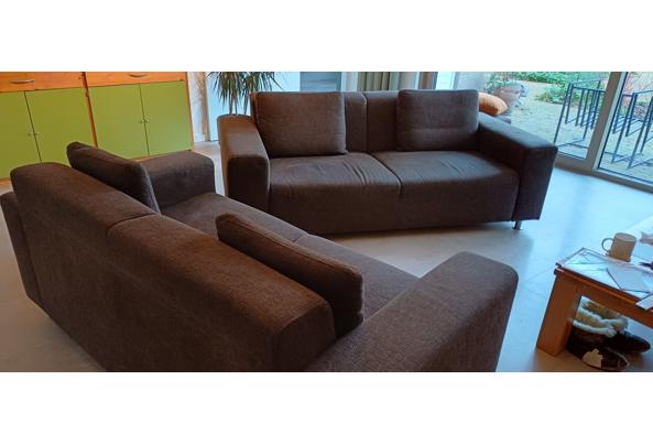 2 chocoladebruine banken en hocker stof - 20251210_155435 2 chocoladebruine banken en hocker stof - 20251210_155435