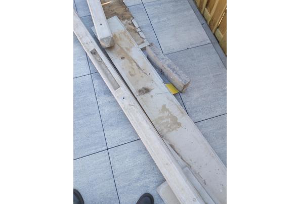 Gratis betonnen schutting palen 6x - 20210602_155637