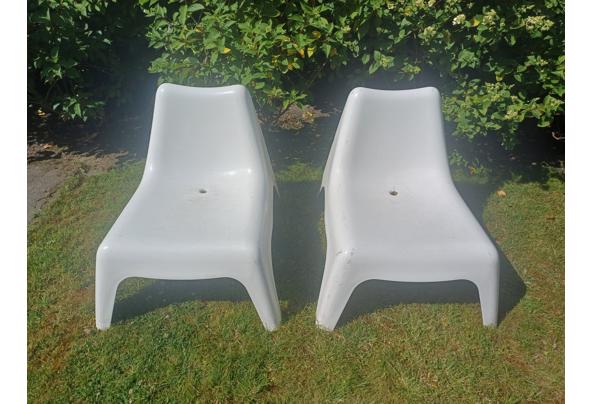 2 witte loungestoelen - 17504966327613363906585609111423